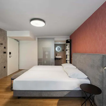 Ibis Styles Centre Hotel 3*
